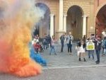 fumogeni contro le sentinelle