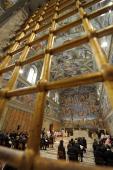 La luce di Dio illumina gli affreschi della Cappella Sistina. Così il Papa celebrando i Vespri a 500 anni dall’inaugurazione della Volta