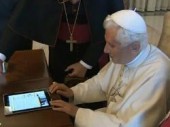 Twitter. Oltre 700 mila i followers del Papa, forse un milione a Natale. Mons. Celli: ma non è questione di cifre