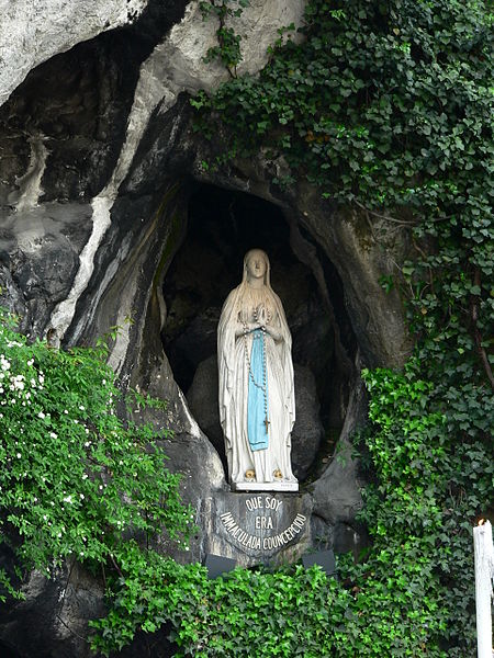« Lourdes, santuario sottratto al vescovo “troppo” cattolico » di Nico Spuntoni
