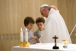 Papa Francesco: i cristiani tiepidi costruiscono piccole Chiese, ma non è la Chiesa di Gesù