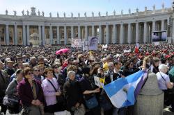 Il Papa al Regina Caeli: la Chiesa annunci con coraggio Cristo risorto, vicina ai cristiani perseguitati
