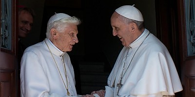 Benedetto XVI rientrato in Vaticano. Ad accoglierlo Papa Francesco