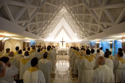 Il Papa: i preti abbiano la grazia della paternità spirituale Video