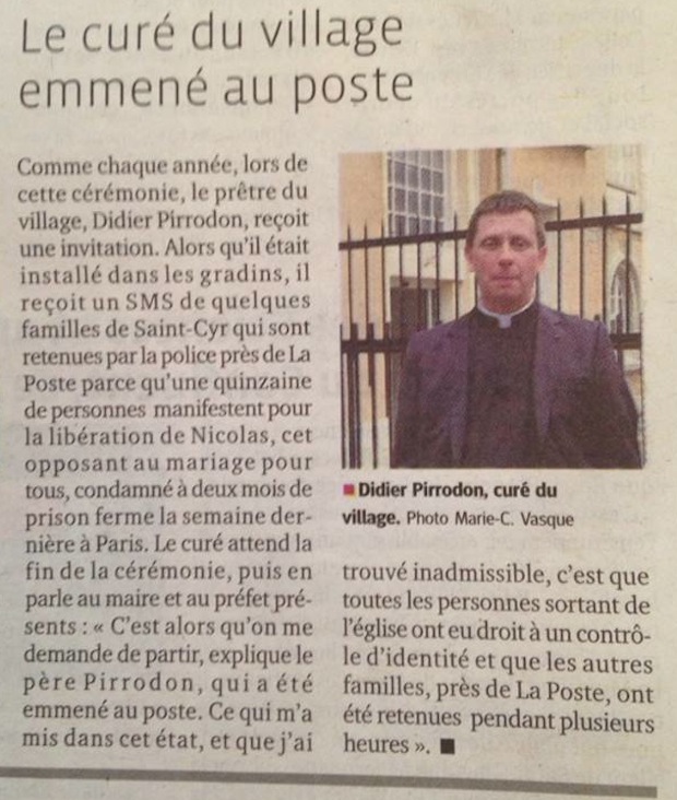 Prete cattolico portato via dalla polizia francese per proteste sul matrimonio omosessuale