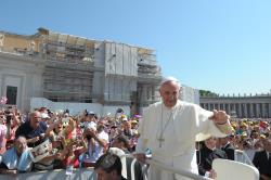 Papa Francesco: nel Tempio della Chiesa nessuno è inutile – Video