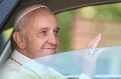 Papa Francesco a Castel Gandolfo: siate “segno di speranza e pace”