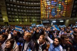 La fede non è un frullato, non annacquatela: così il Papa ai giovani argentini