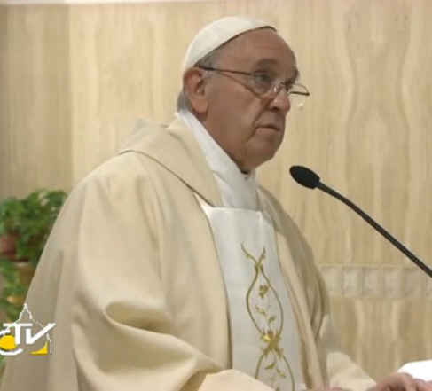 Il Papa: il cristiano non evita la Croce ma porta le umiliazioni con gioia e pazienza – Video