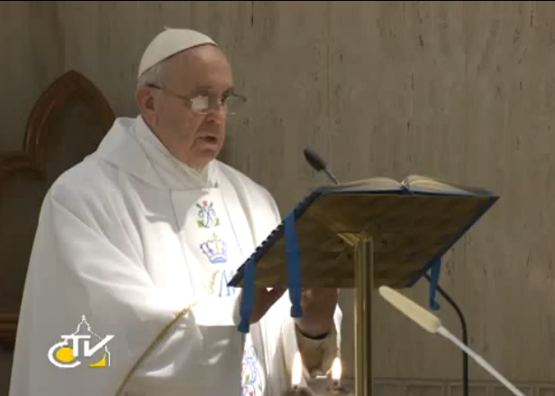 Il Papa: guardarsi da devozioni e rivelazioni che non portano a Cristo, il centro sia sempre Gesù