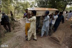 Il Papa prega per il Pakistan. Due kamikaze uccidono oltre 80 persone in una chiesa di Peshawar