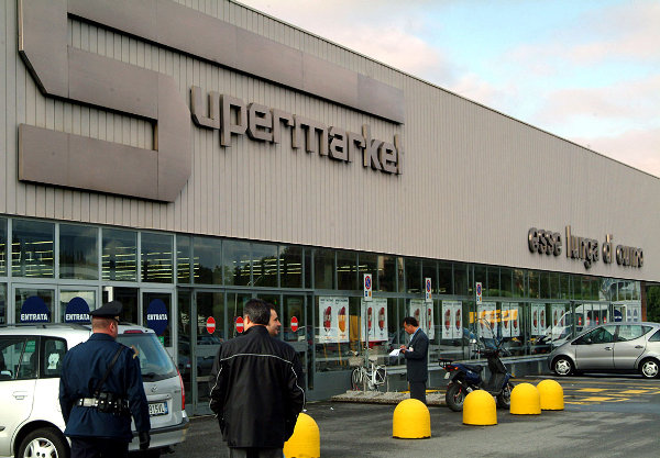 Iva al 22 per cento. Esselunga, Coop, Ikea e Cruciani pagano l’aumento. «Spremere i consumatori è controproducente»