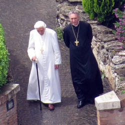 Ratzinger sta bene e riceve visite