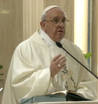 Il Papa: esultiamo per un goal ma spesso lodiamo il Signore con freddezza