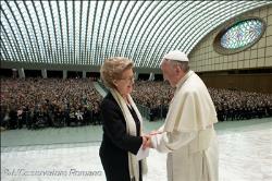 Il Papa alla Rai: mai abdicare a servizio pubblico, informare rispettando le persone