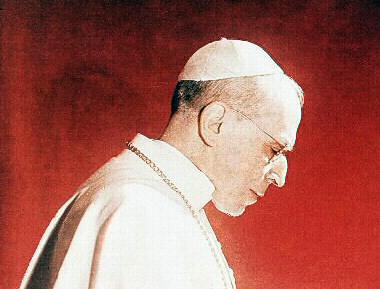 Bbc, storica ammissione: “False notizie sul silenzio di Pio XII durante la Shoah”
