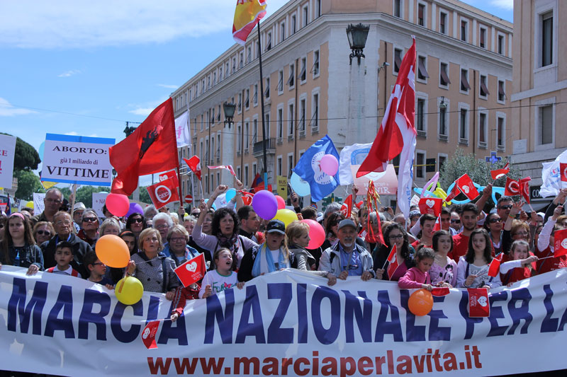 Roma: Marcia per la Vita, in 50mila al Regina Coeli in piazza San Pietro