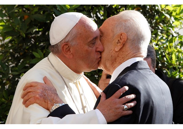 Peres: abbiamo bisogno di pace tra eguali.