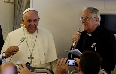 L’Iraq tra i temi della conferenza stampa del Papa in aereo: lecito fermare l’aggressore, non dico bombardare