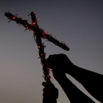 Croce costruita dai cristiani fuggiti da Mosul