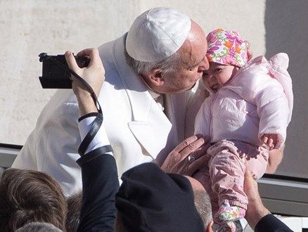 Papa: i figli sono un dono, depressa la società che li rifiuta