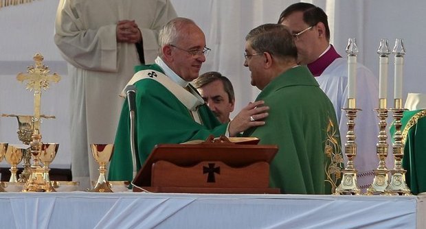 Il cardinale Sepe: «Il Papa sta imparando il napoletano. Vuole imparare a dire ‘a Maronna t’accumpagna»