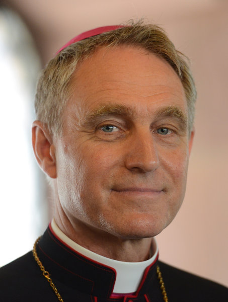 Gaenswein: non vedo un’importante occasione per la riforma della Curia