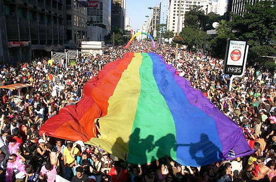 Simboli religiosi derisi, il Gay Pride brasiliano in tribunale