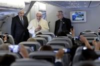 Dopo Crocetta giù anche dall’aereo del Papa. Doppio ko – di Luigi Santambrogio