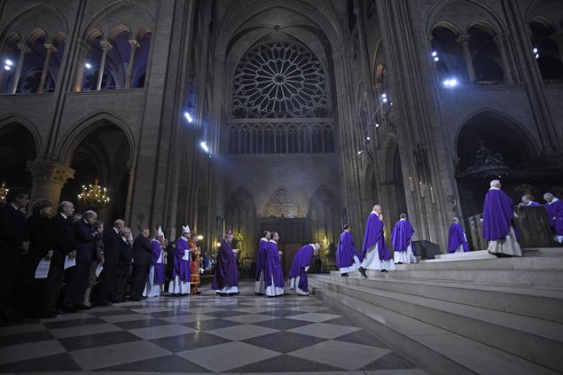 La Francia torna cristiana. Suo malgrado – di Robi Ronza