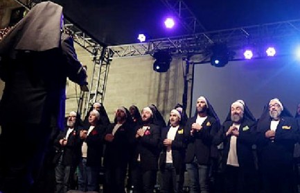 Cristianofobia: spunta il coro di gay travestiti da monache