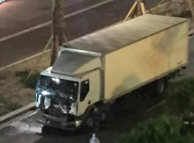 ATTENTATO A NIZZA: DECINE DI MORTI