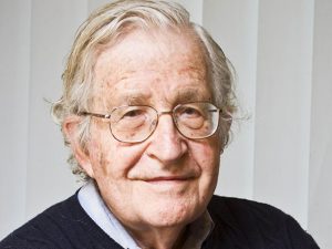 Noam Chomsky: “Siamo stufi dei politici, rappresentano solo i super ricchi”