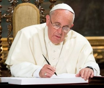 Liturgia: “Correctio paternalis” del Papa al cardinale Sarah – di Riccardo Cascioli