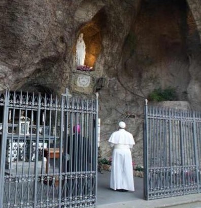 Papa Francesco: sabato 30 maggio la preghiera del rosario dalla Grotta di Lourdes, nei Giardini Vaticani