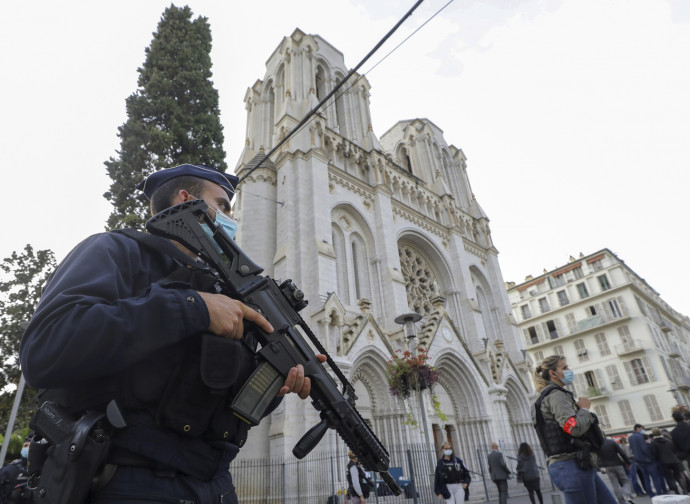 «Cattolici decapitati sull’altare del multiculturalismo: la sharia è legge in Francia» – Nostro commento